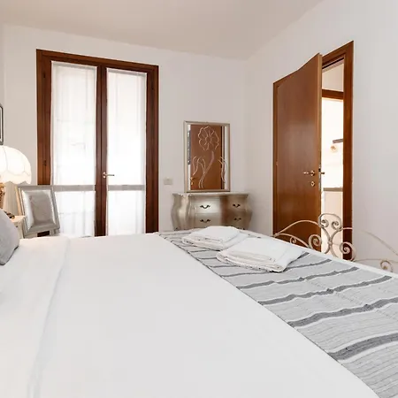 아파트 5 Min From Garda, With Free Swimming Pool